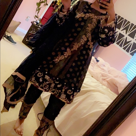 pakistani party outfit! - Picture 1 of 3